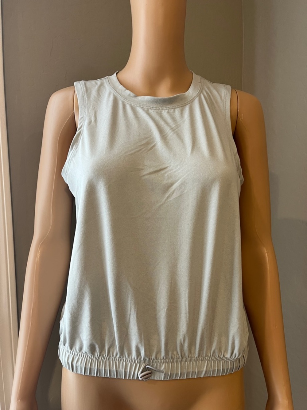 Sleeveless Tank Top in Light Gray S